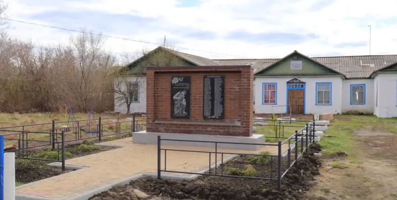 В этом году обновлён памятник в Брезицке