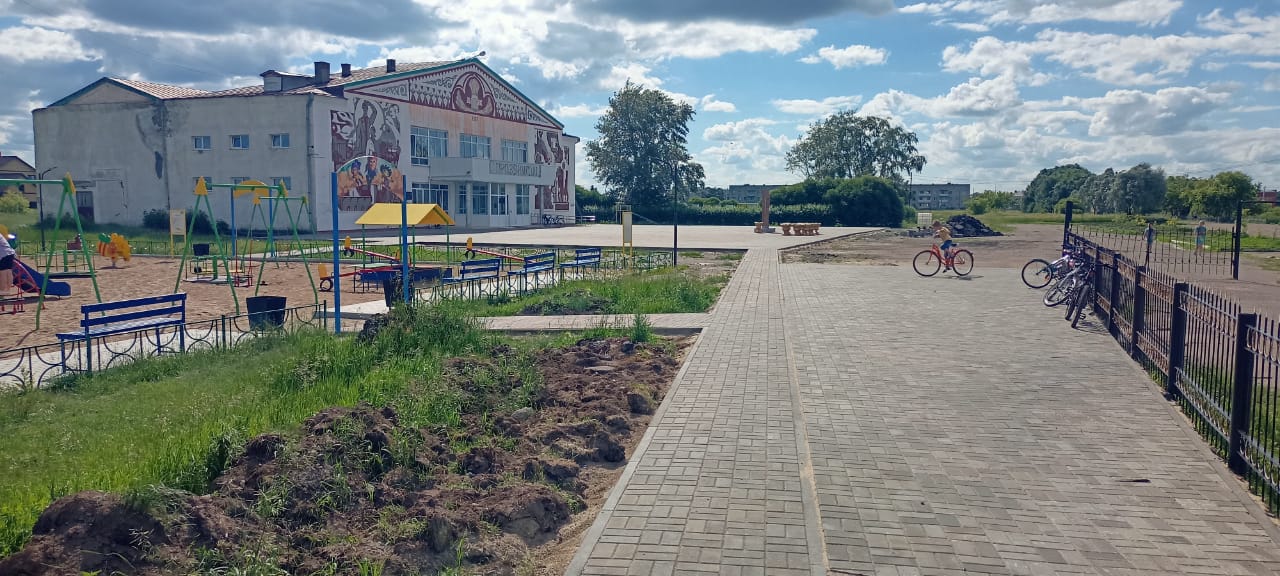 В Лукьяновском казачьем сельском поселении завершаются  работы по инициативному проекту граждан - они решили  благоустроить центр села