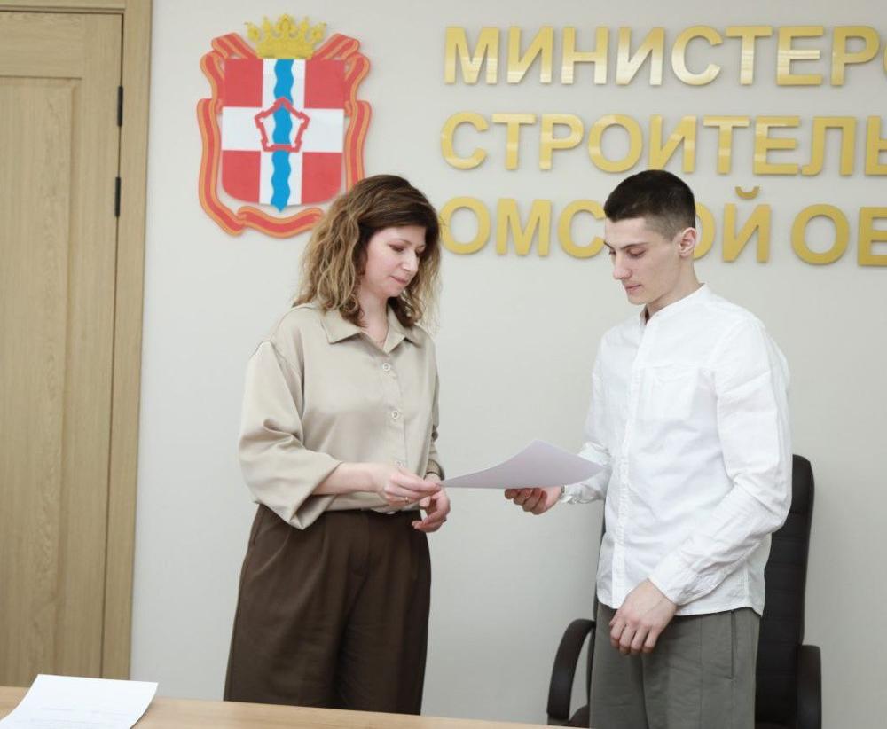 Детям-сиротам Омской области выдают жилищные сертификаты по новым правилам