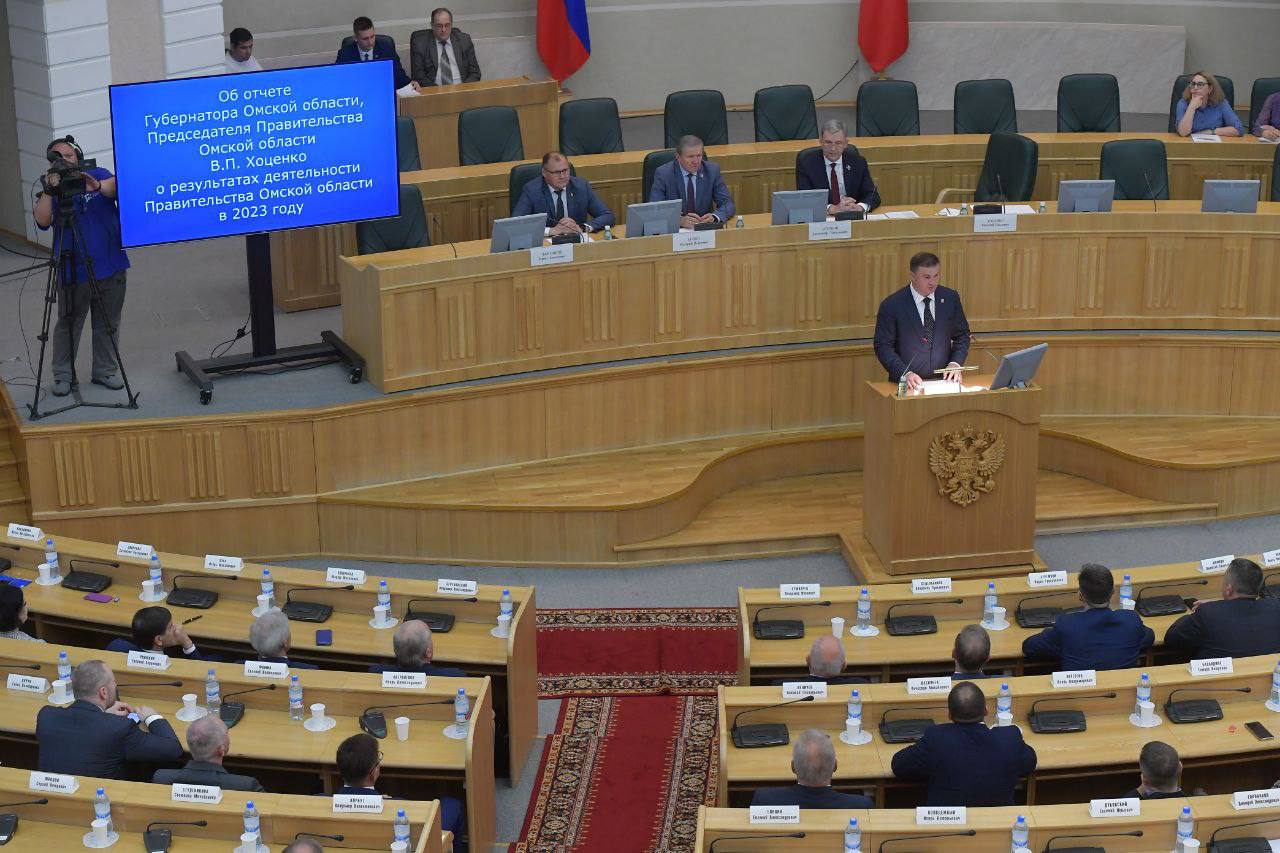 Виталий Хоценко начал отчёт о работе областного правительства с благодарности президенту 