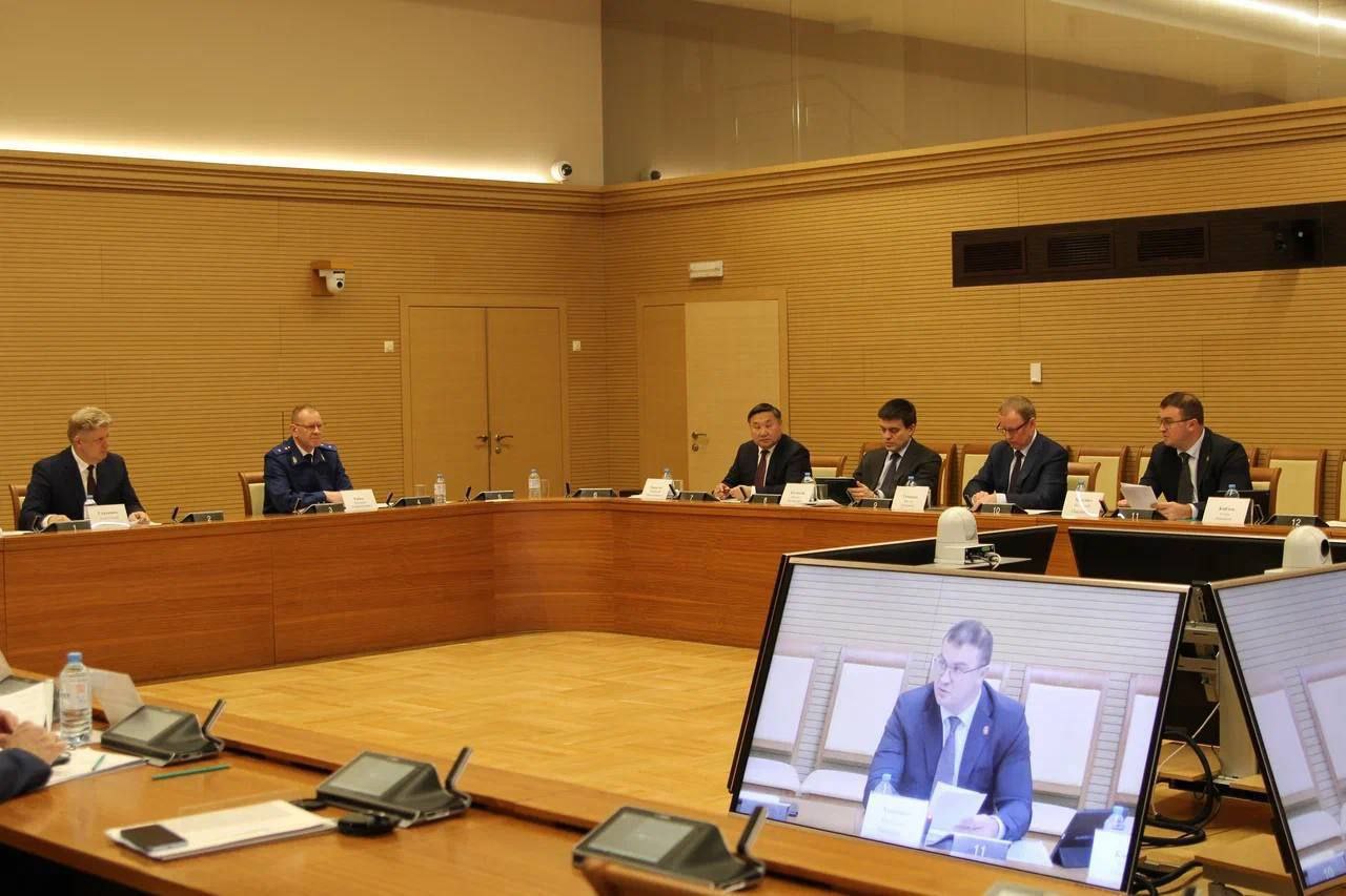 Виталий Хоценко рассказал о развитии Омской области на встрече с полпредом президента